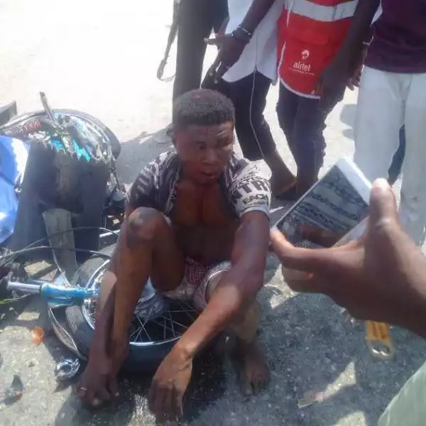 Graphic photos: Motorcylist killed in a Fatal accident at Chevron roundabout, Lekki